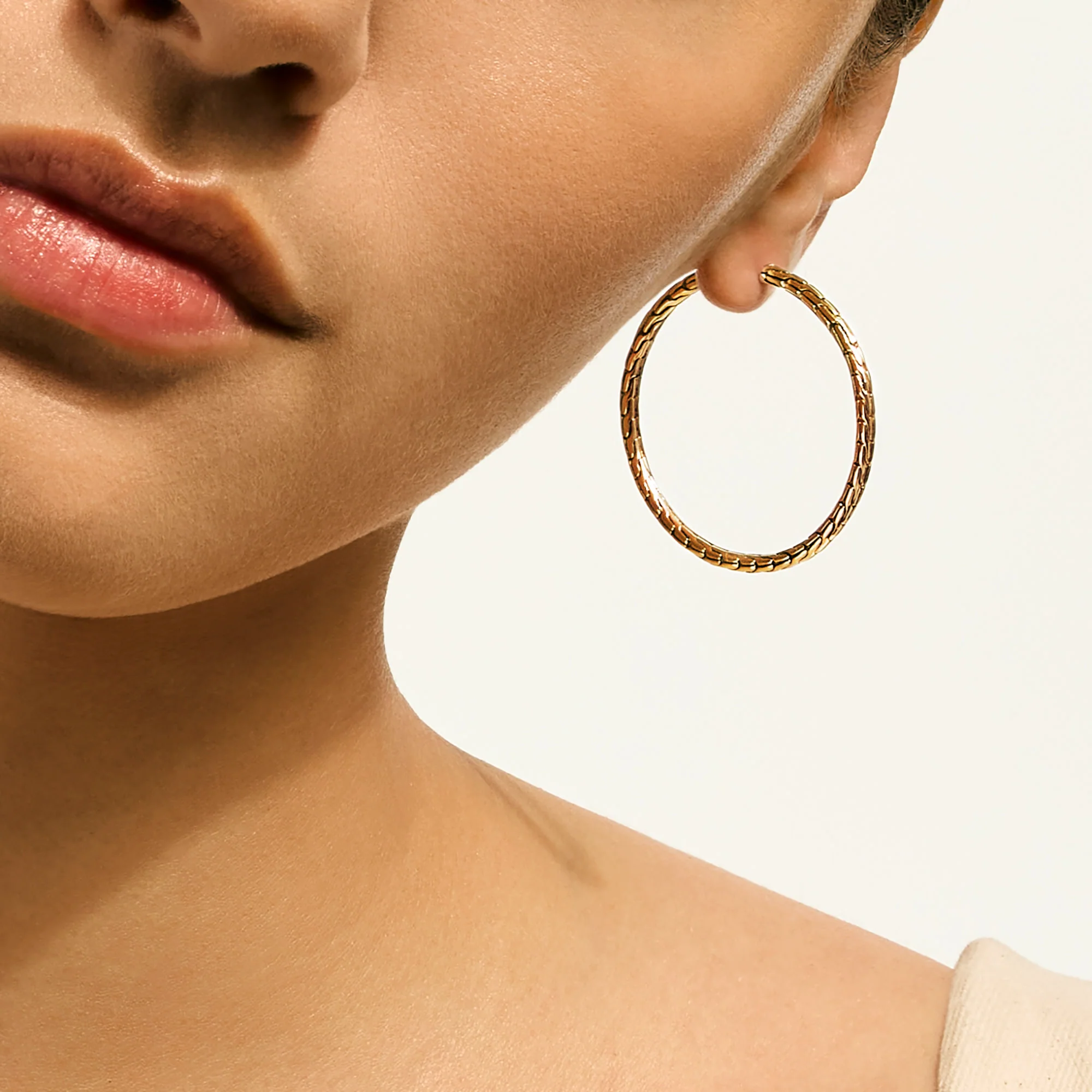 JH Essential Flex Hoop Earrings, Gold, 39MM|EGG98924 - Image 4