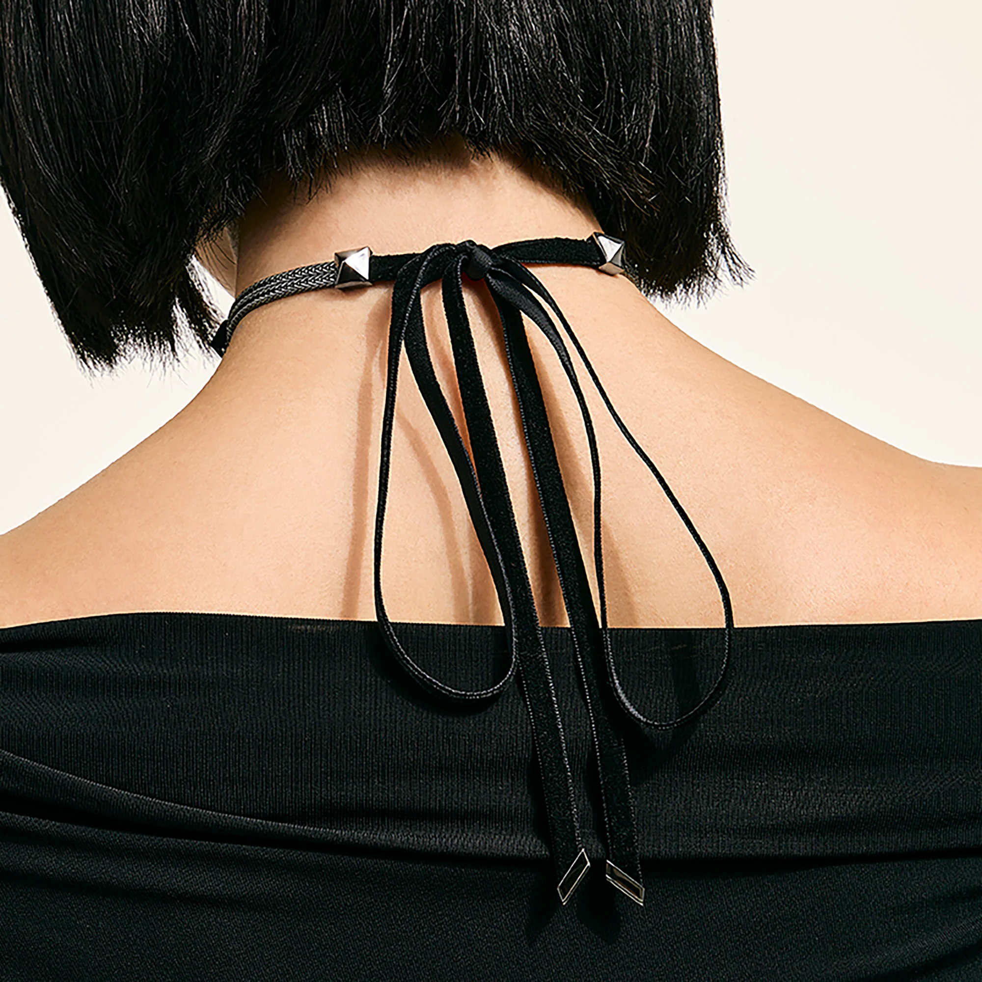 Icon Stud Choker, Dark Silver, Diamonds, Velvet Ribbon|NBP989992BRDBLDI - Image 4