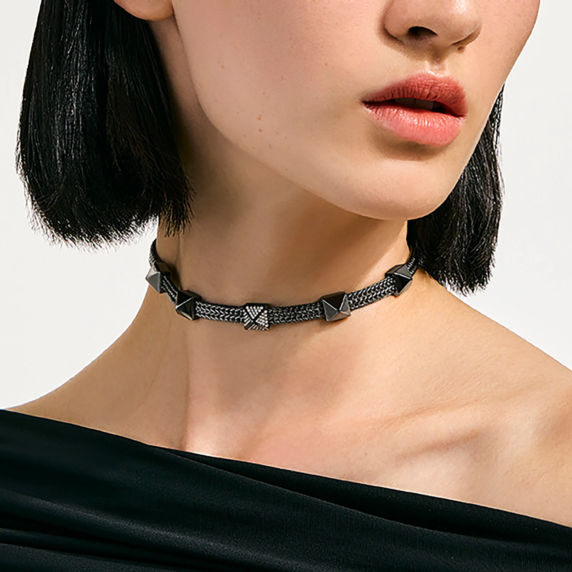 Icon Stud Choker, Dark Silver, Diamonds, Velvet Ribbon|NBP989992BRDBLDI - Image 5