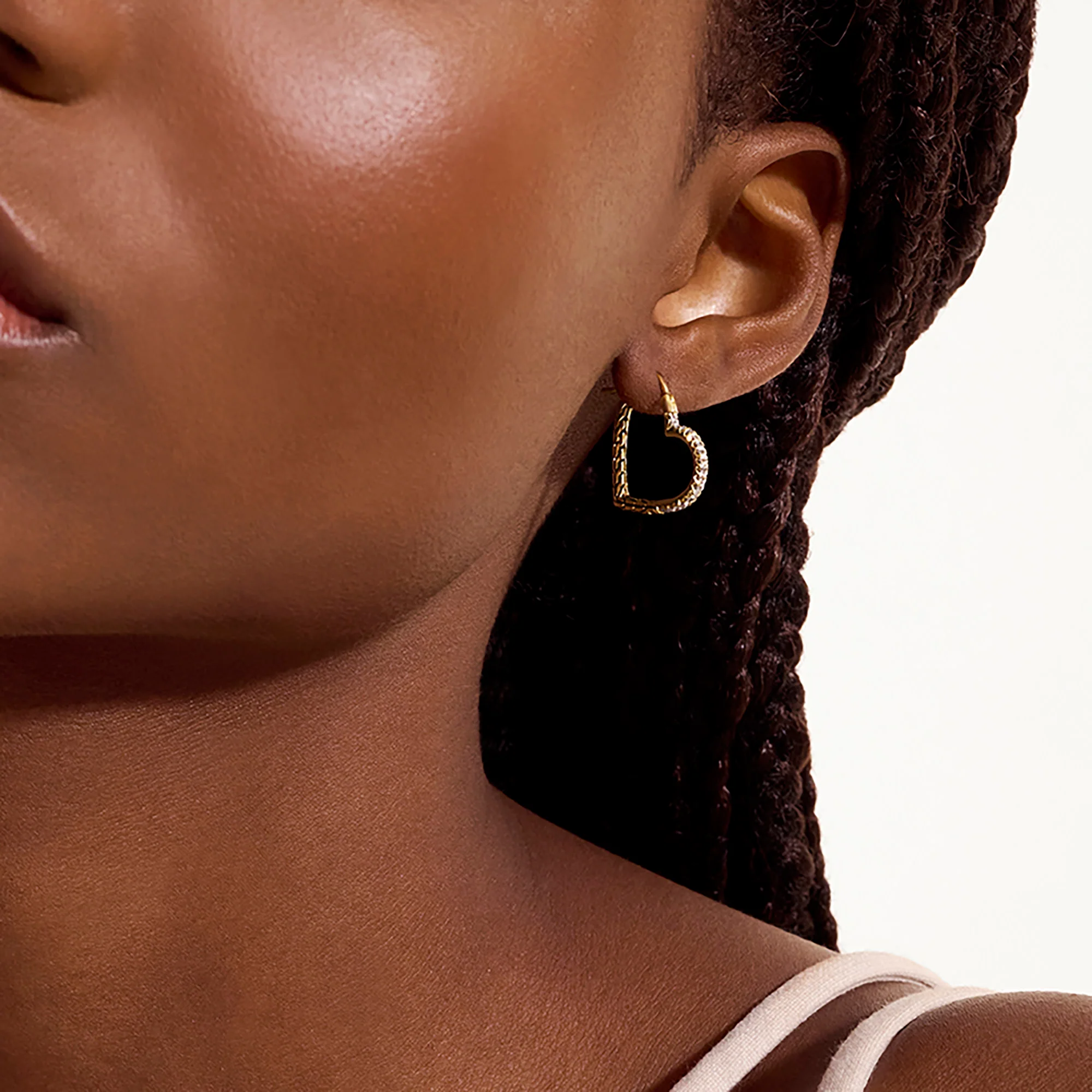 JH Essential Heart Hoop Earrings, Gold, Diamonds, 21MM|EGGX989682DI - Image 4
