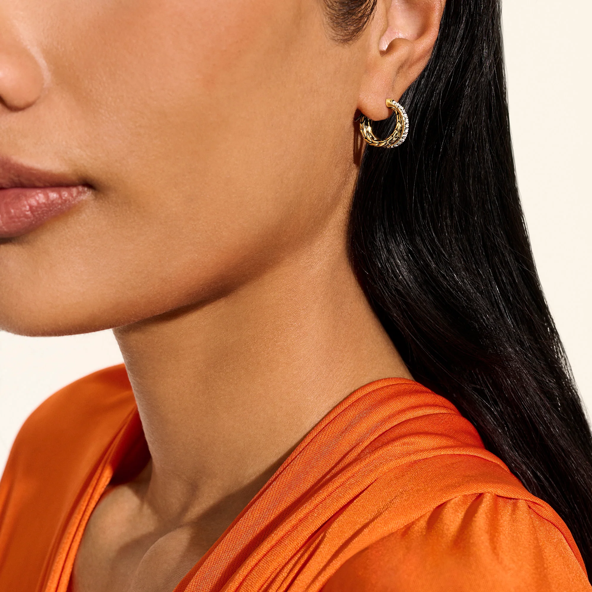 JH Essential Pavé Crossover Hoop Earring, Gold, Diamonds, 15MM|EGGX987132DI - Image 5