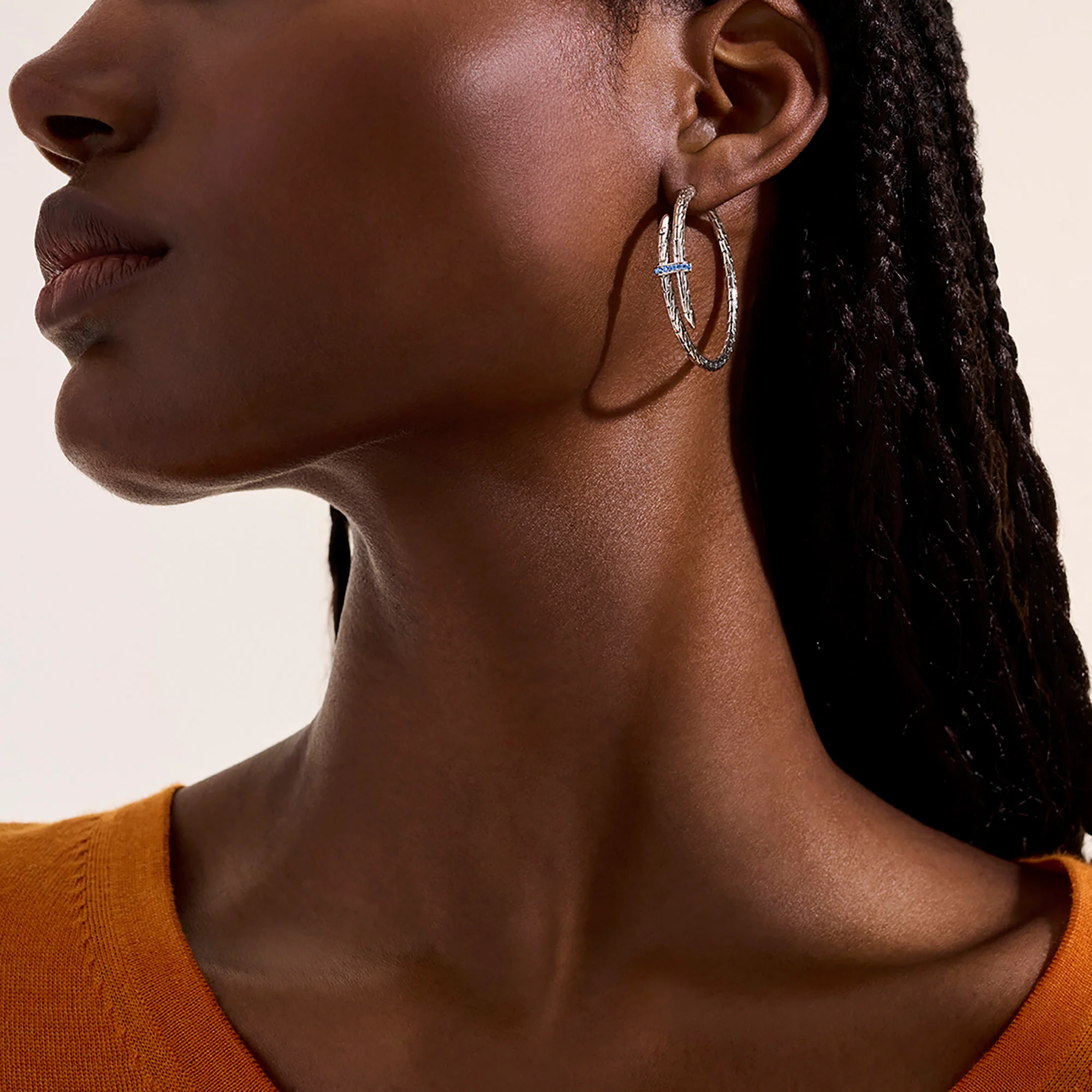Spear Hoop Earrings, Sterling Silver, Blue Sapphire, 22.5MM|EBS986744BSP - Image 4